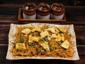 Singapuri Egg Hakka Noodles