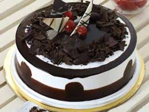 Black forsest garnishing cake -675 gms (with egg)