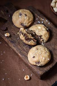 Hazelnut Dark Chocolate Seasalt Cookies - Pack Of 4