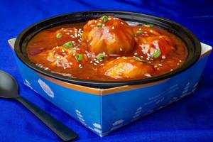 Veg Extreme Momos With Gravy