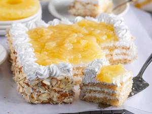 Eggless Fresh Cream Pineapple Cake (500gms)