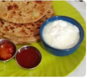 Onion Paratha (2pcs) With Salad + Acchar And Sos