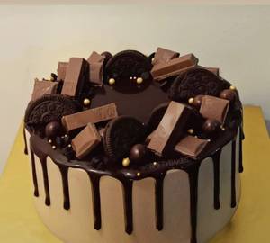 Kitkat Cake (500gm)     
