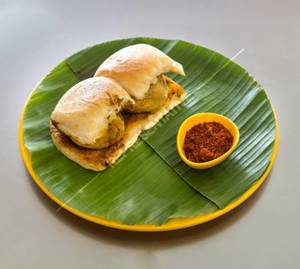 Vada pav (1 piece)