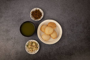 Suji Golgappa [1 Plate]