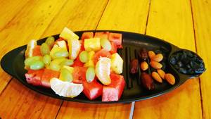 Cut Fruits (250G) + Dry Fruits [4 Dates + 3 Badam]