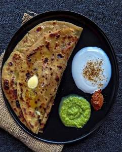 Aloo Paratha With Curd