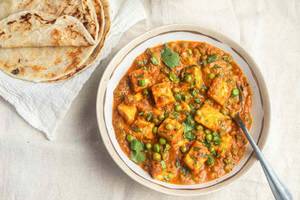 Matar Paneer+5 Butter Roti+salad+lasan Chutney