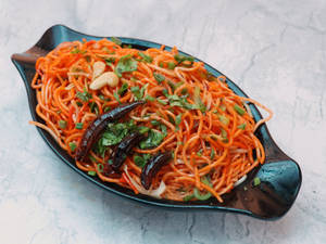 Veg schezwan noodles [full]