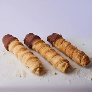 CHOCOLATE CREAM ROLL ( 1 PC )