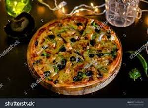 Chicken Cheese Brust Pizza