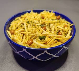 Jhur Jhure Aloo Bhaja