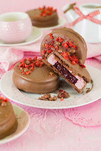 Raspberry Wagon Wheel (1pc)