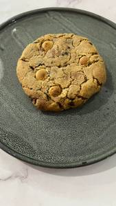 Triple Chocolate Chip Jumbo Cookie (1pcs)