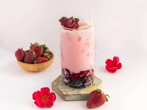 Strawberry Cheesecake Boba Bubble Shake