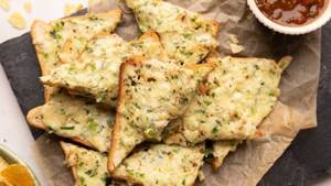 Cheese Chilli Garlic Bread.