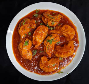 Gravy momos [8pcs]