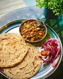 Pindi Chole With 2 Laccha
Paratha [Serves 1]
