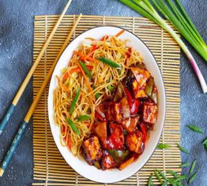 Hakka Noodles + Chilli Paneer Gravy