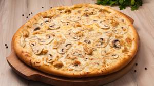 Cheese Loaded Mushroom & Onion Pizza