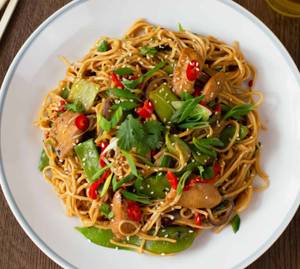 Wok Fried Noodle With Sliced Chicken Ginger Chilli