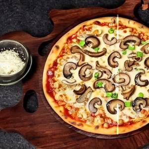 Medium Chicken & Mushroom Pizza   