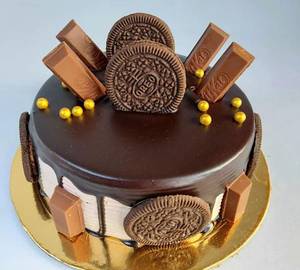 Eggless Oreo Kitkat Chocolate Cake [450 Gms]