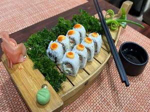 Salmon Uramaki Rolls