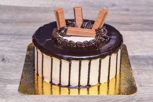 Kitkat cake