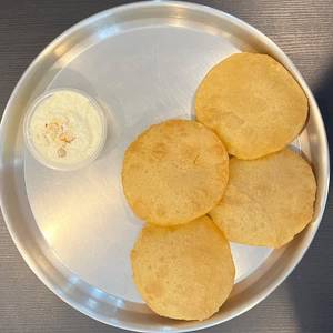Shrikhand Puri