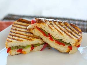 Veg Grilled Sandwich ( 4 Pieces )