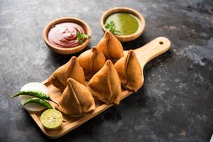 Samosa Sada (1 Piece)