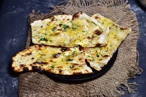 Garlic Naan (Per Pc)