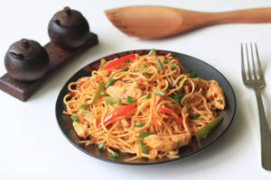 Vegetables Noodles Chilli Garlic Per Serve (~300gm) 342 Kcal 