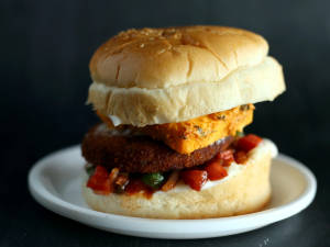 Paneer Tikka Burger