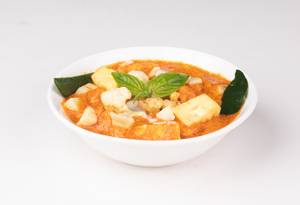 Kaeng Ped Doklampuri Sapparot (Cauliflower And Pineapple)