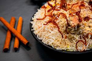 Murgh Afghani Safed Biryani Combo For 1 (biryani+2pcs Chkn Chutney Kebab+firni+kachoombar)