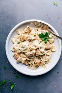 Classic Chicken Alfredo White Sauce Penne Pasta  (450 Gms)