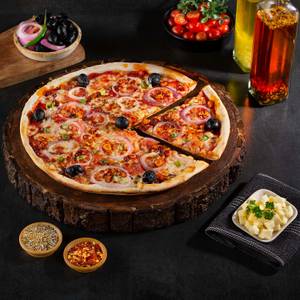 Sweet Corn And Black Olives Pizza