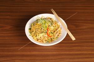 Chicken hakka noodles