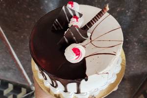 Chocolate Vanilla Cake