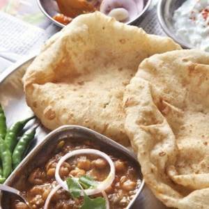 Chola Bhatoora