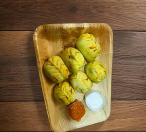 Kesar Cheese Chicken Steamed Momos (6 Pcs)