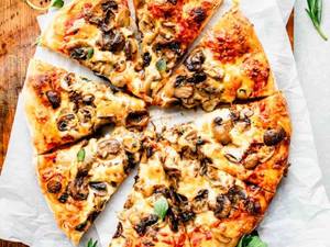 Cream Mushroom Pizza