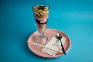 Muesli & Berry Yogurt Parfait