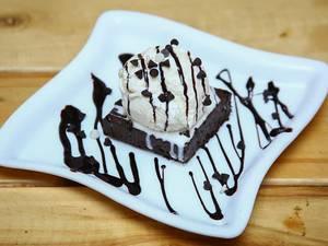 Hot Brownie With Ice Cream