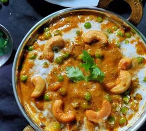 Kaju mutter masala