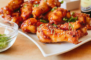 Saucy wings (8 pcs)