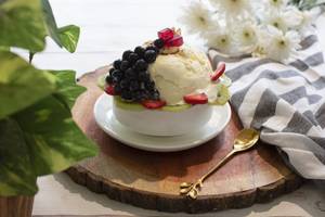 Mixed Fruit With Ice Cream