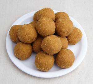 Besan ke laddu